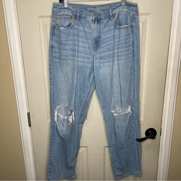 American Eagle Women’s Light Wash 90’s Straight Distressed Jeans Sz 16R - Picture 1 of 13